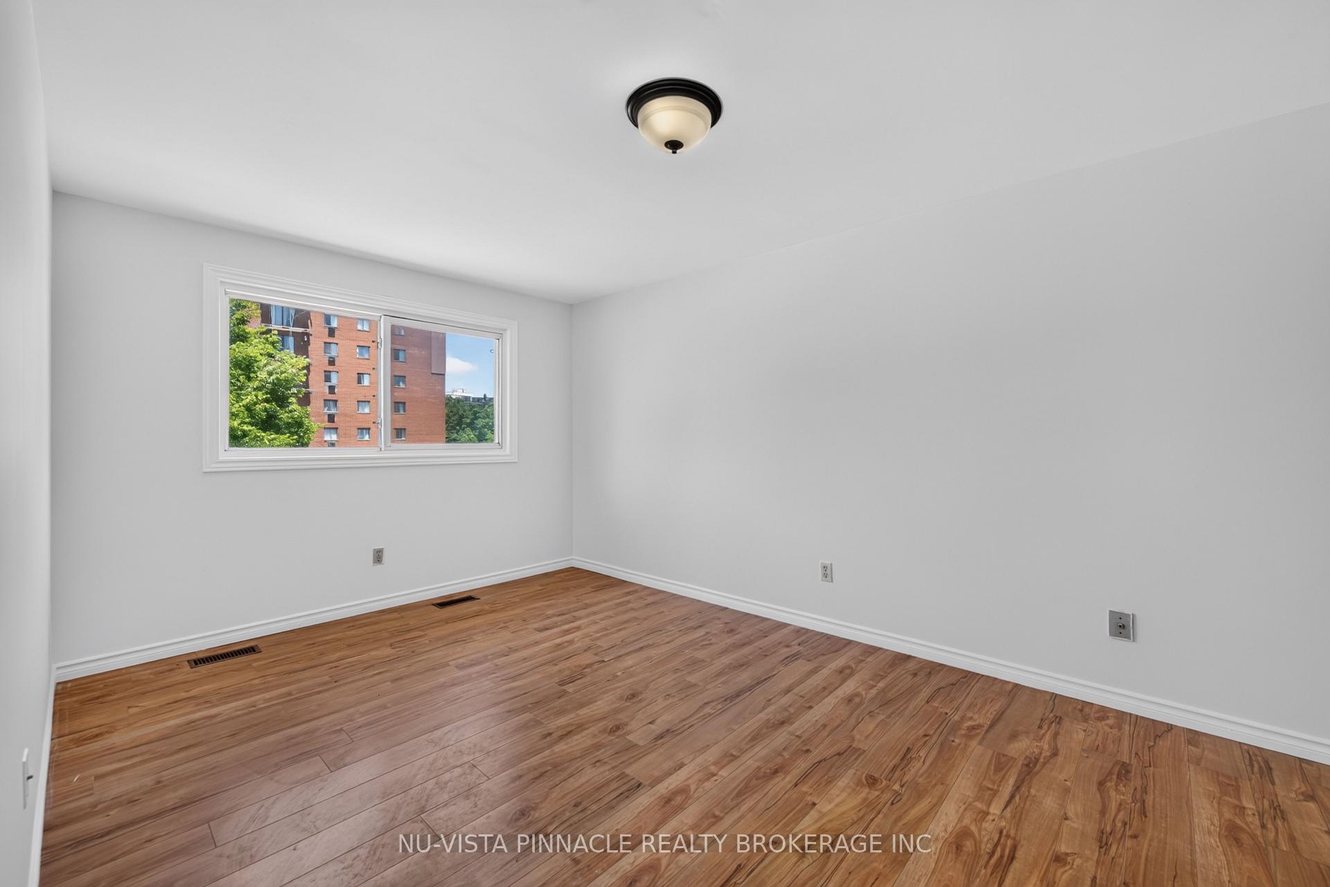 Photo 17 of 69 Conway Drive, London, South X — HOMEH