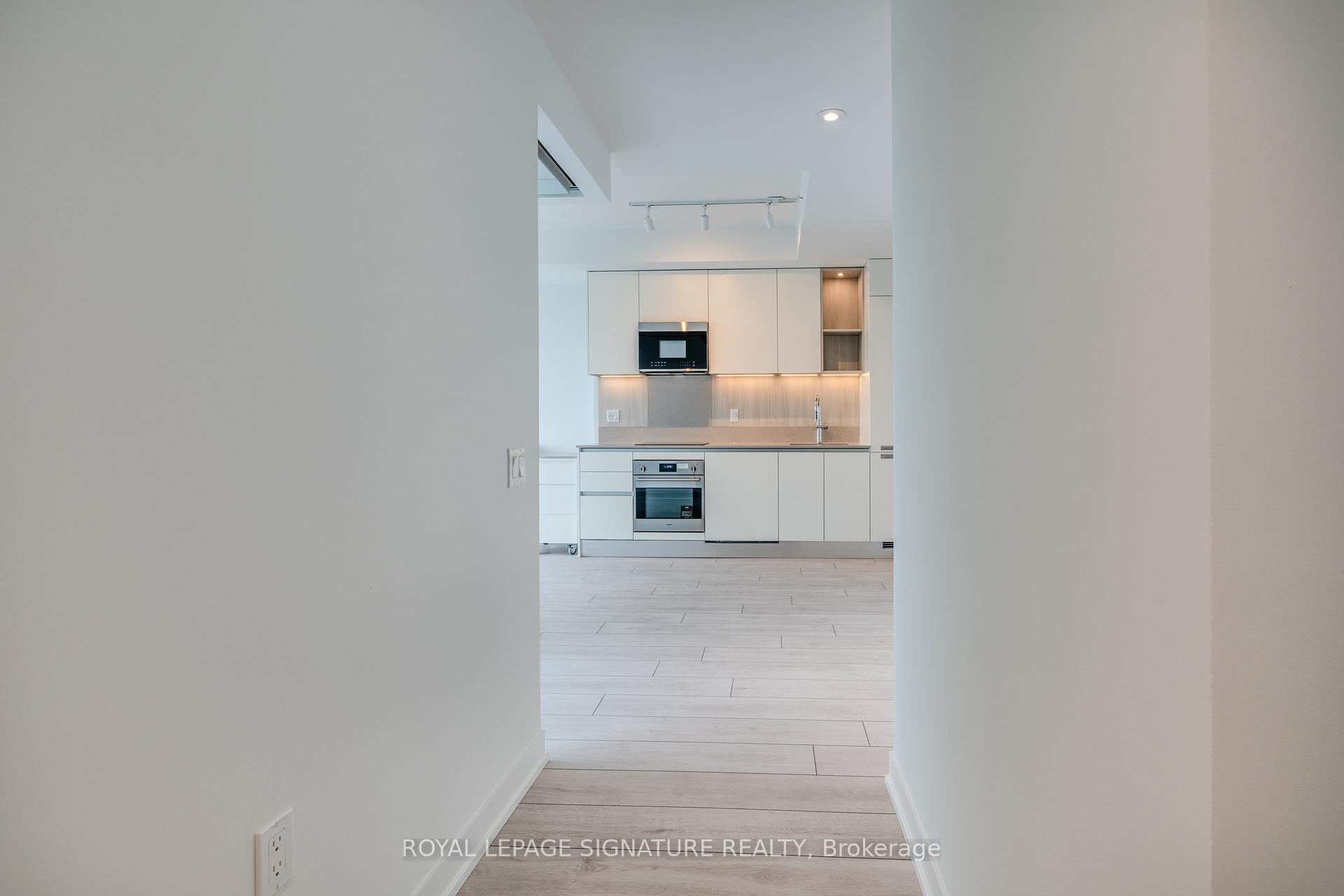 Photo 5 of Unit 1305, 39 Mary Street, Barrie, City Centre — HOMEH