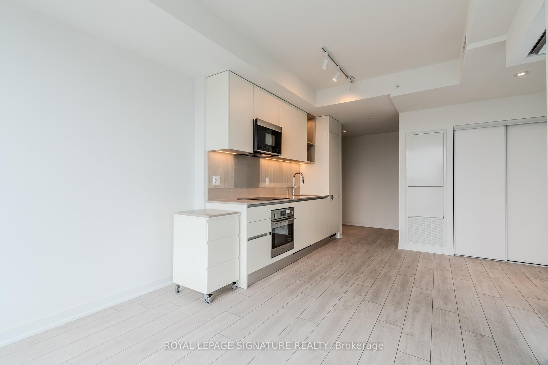 Photo 18 of Unit 1305, 39 Mary Street, Barrie, City Centre — HOMEH