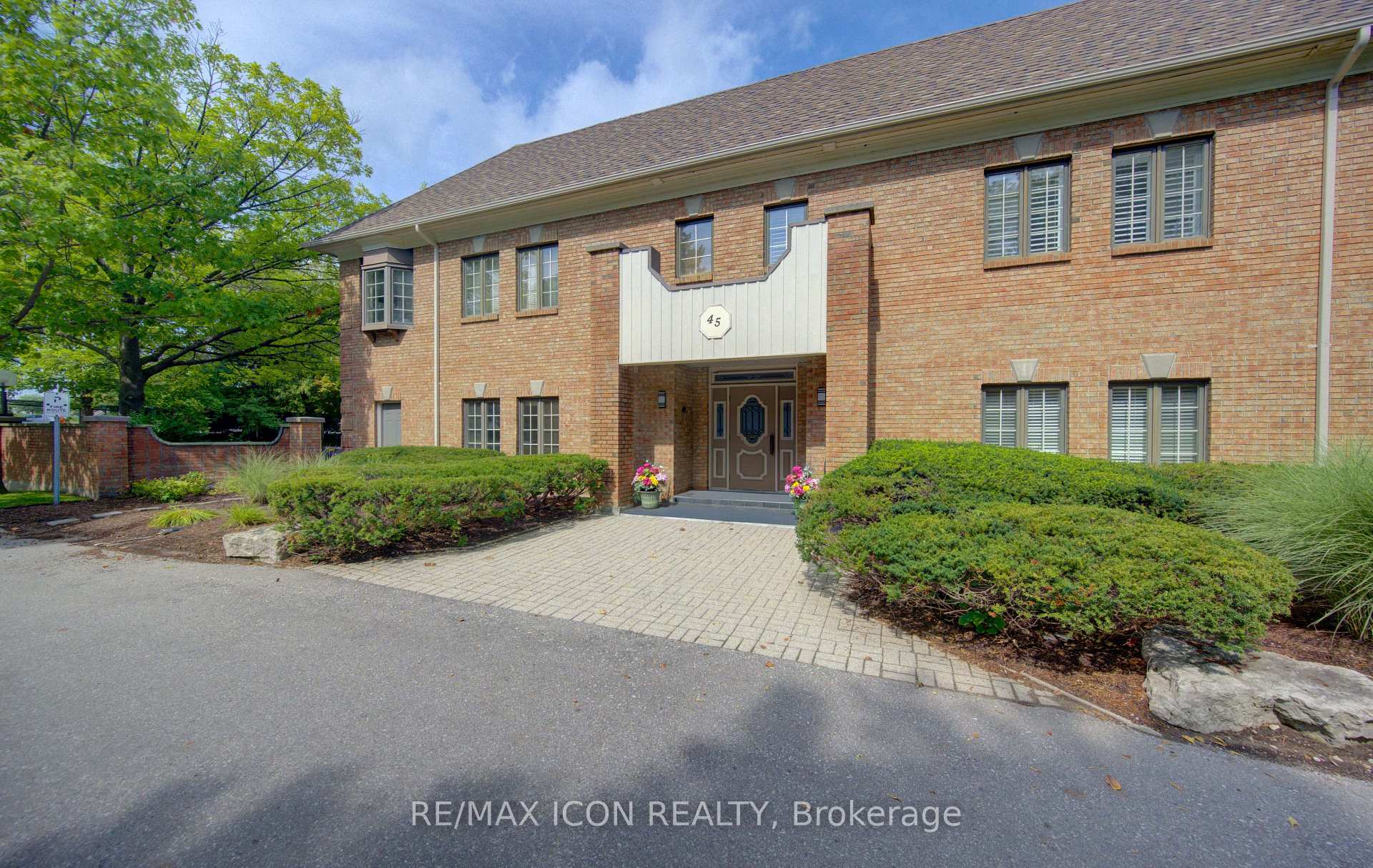 Photo 2 of Unit 31, 45 Blue Springs Drive, Waterloo, Colonial Acres — HOMEH