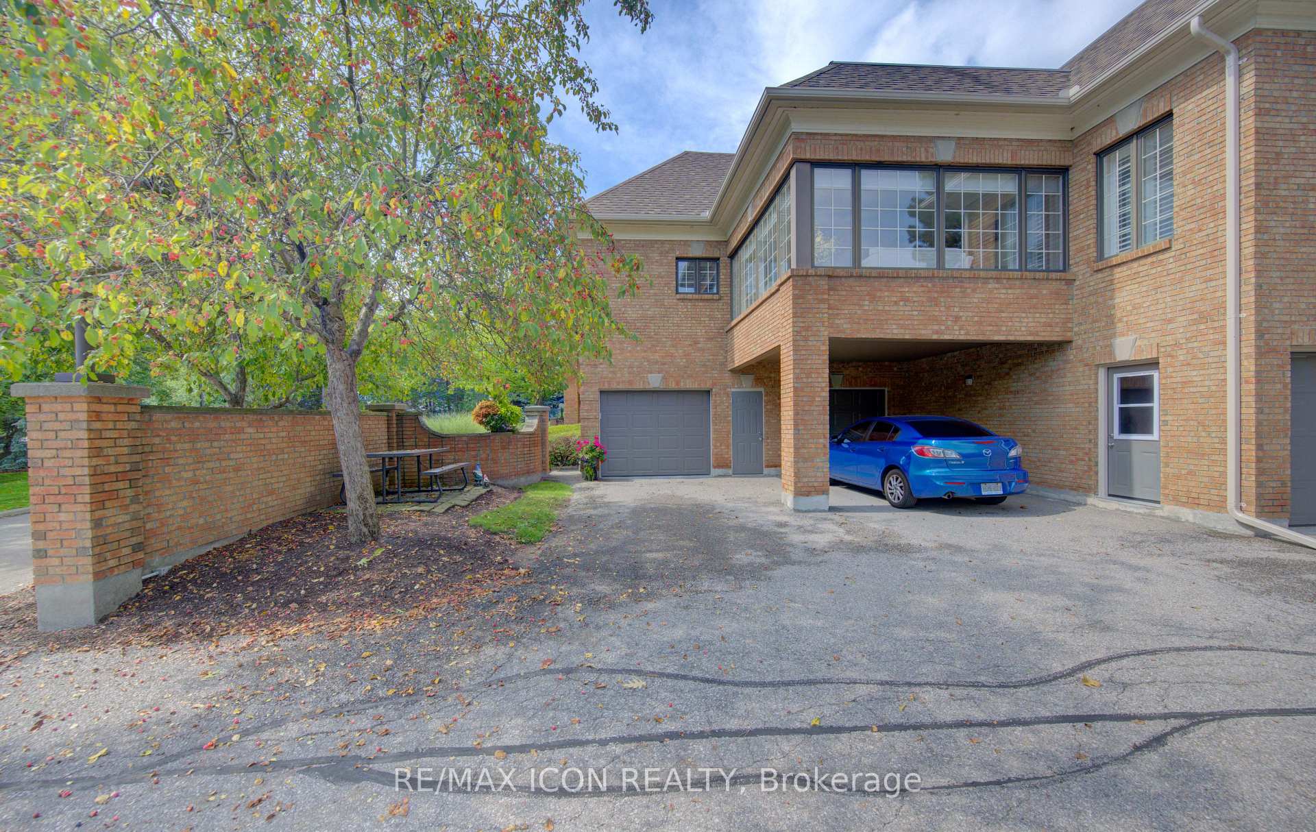Photo 4 of Unit 31, 45 Blue Springs Drive, Waterloo, Colonial Acres — HOMEH
