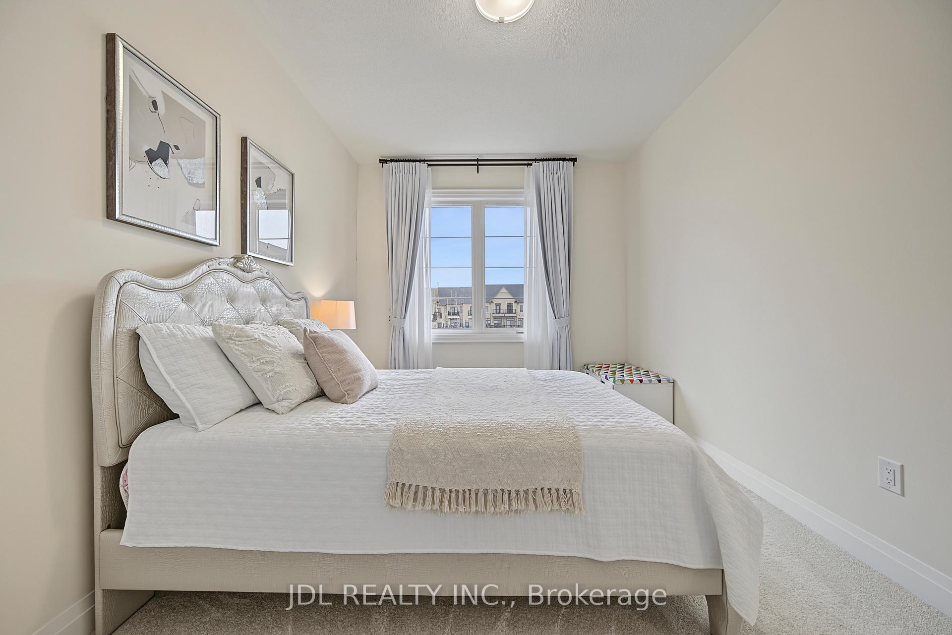 Photo 31 of 41 West Village Lane, Markham, Angus Glen — HOMEH