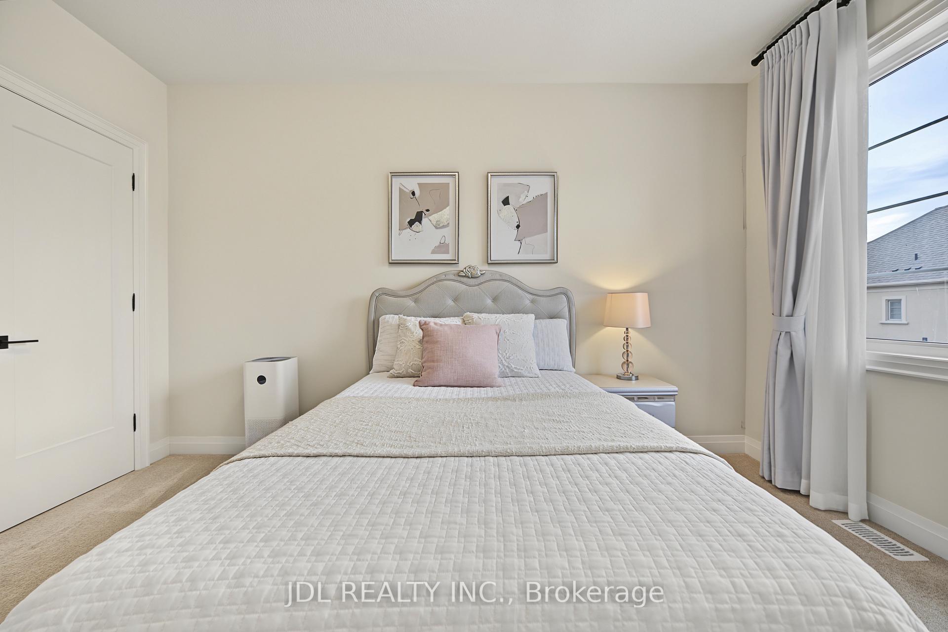 Photo 32 of 41 West Village Lane, Markham, Angus Glen — HOMEH