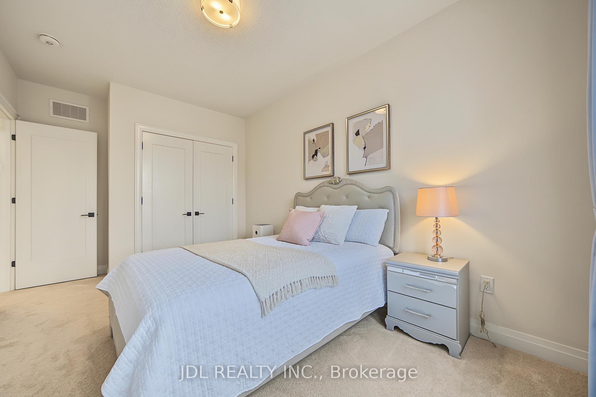 Photo 33 of 41 West Village Lane, Markham, Angus Glen — HOMEH