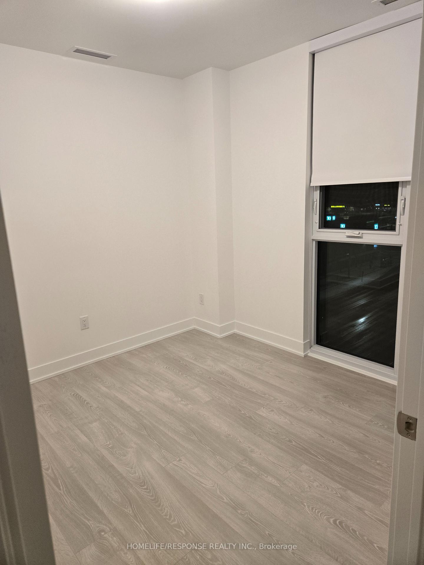 Photo 8 of Unit 916, 2545 Simcoe Street N, Oshawa, Windfields — HOMEH