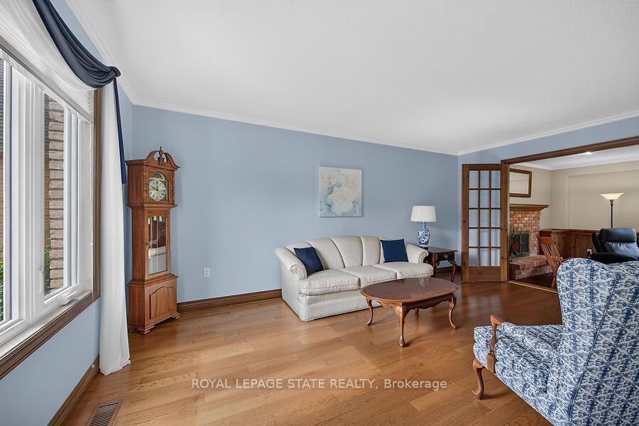 Photo 3 of 109 Maple Drive, Hamilton, Stoney Creek — HOMEH