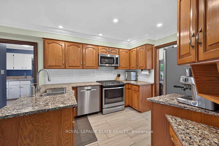 Photo 8 of 109 Maple Drive, Hamilton, Stoney Creek — HOMEH