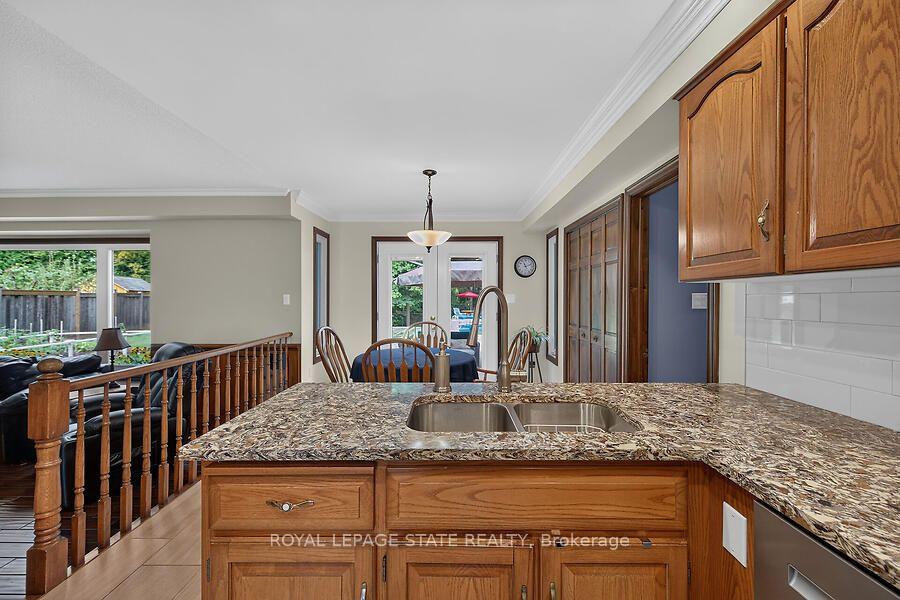 Photo 9 of 109 Maple Drive, Hamilton, Stoney Creek — HOMEH