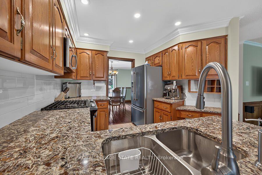 Photo 12 of 109 Maple Drive, Hamilton, Stoney Creek — HOMEH