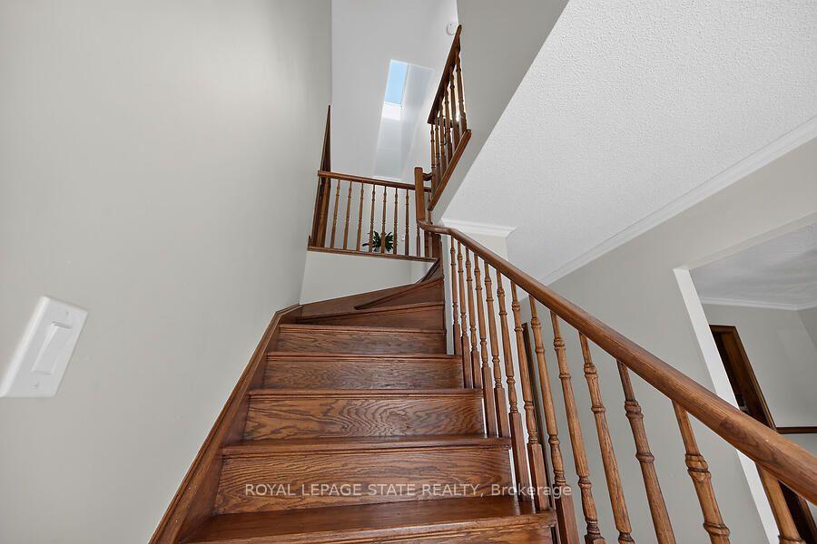 Photo 16 of 109 Maple Drive, Hamilton, Stoney Creek — HOMEH