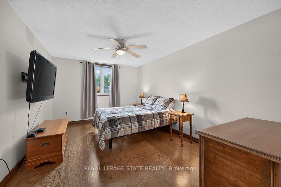 Photo 18 of 109 Maple Drive, Hamilton, Stoney Creek — HOMEH