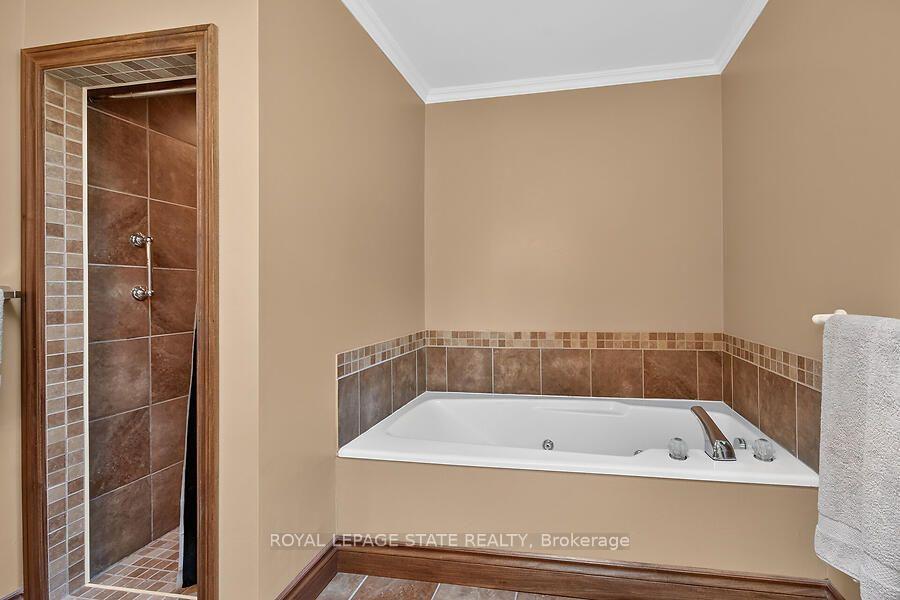 Photo 21 of 109 Maple Drive, Hamilton, Stoney Creek — HOMEH