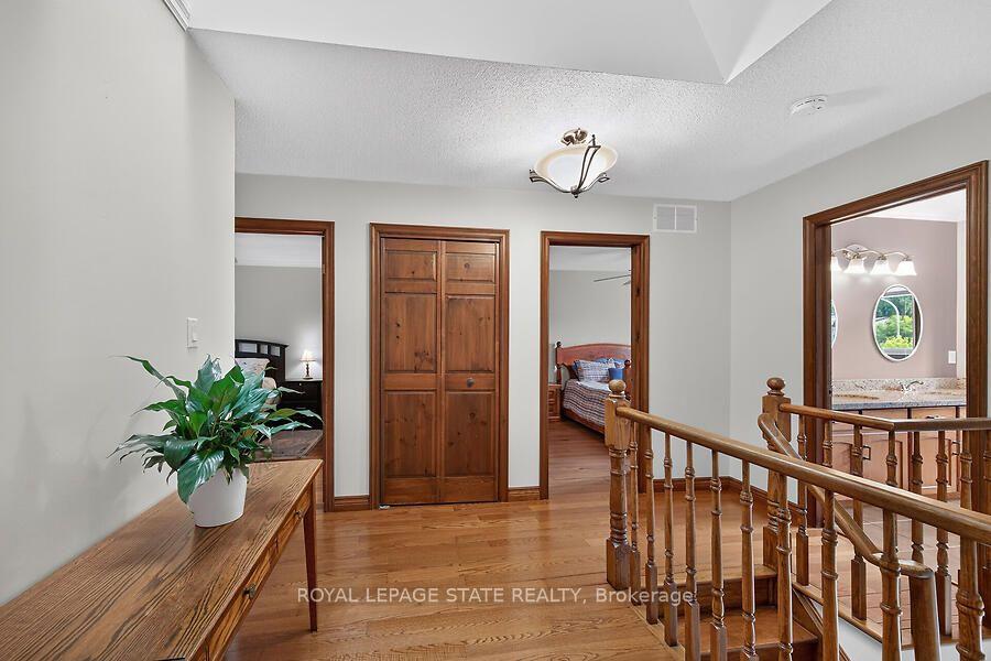 Photo 23 of 109 Maple Drive, Hamilton, Stoney Creek — HOMEH