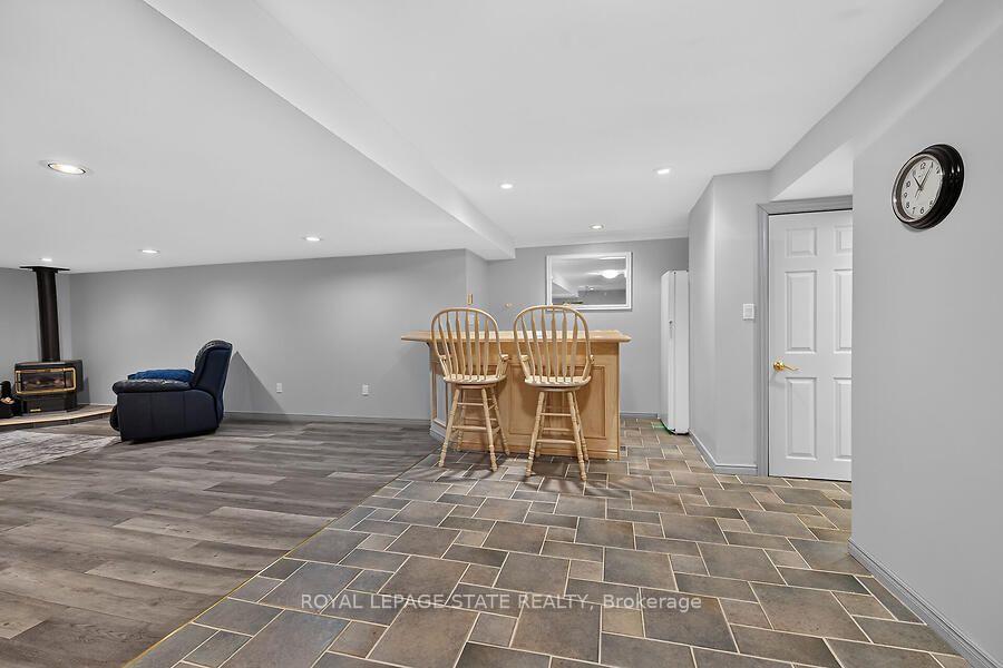Photo 31 of 109 Maple Drive, Hamilton, Stoney Creek — HOMEH