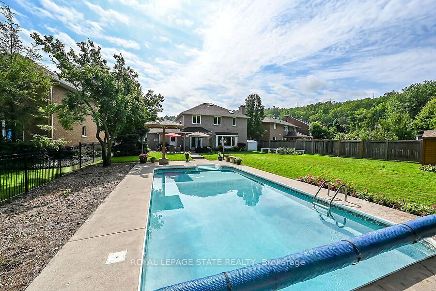 Photo 43 of 109 Maple Drive, Hamilton, Stoney Creek — HOMEH