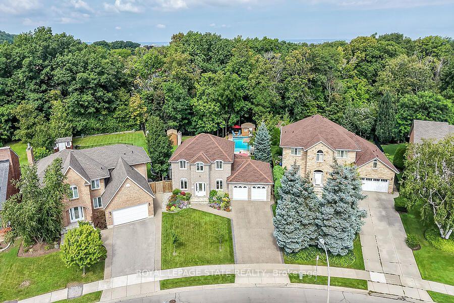 Photo 48 of 109 Maple Drive, Hamilton, Stoney Creek — HOMEH