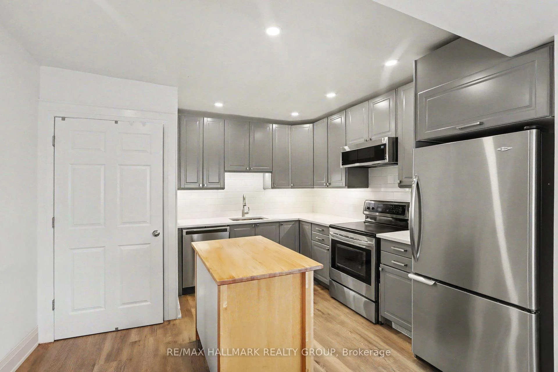 Photo 35 of 70 Laval Street, Ottawa, Vanier — HOMEH