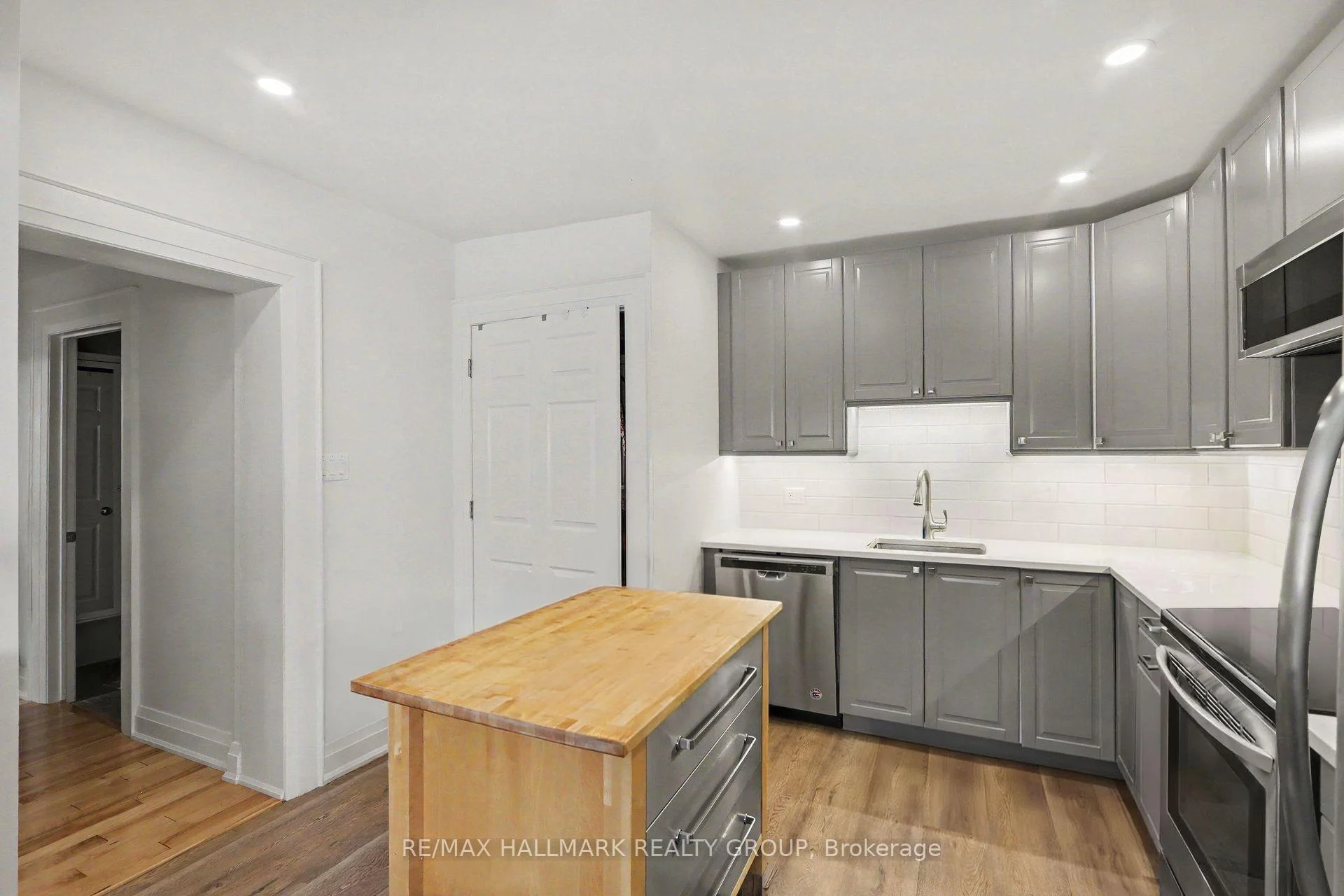 Photo 37 of 70 Laval Street, Ottawa, Vanier — HOMEH