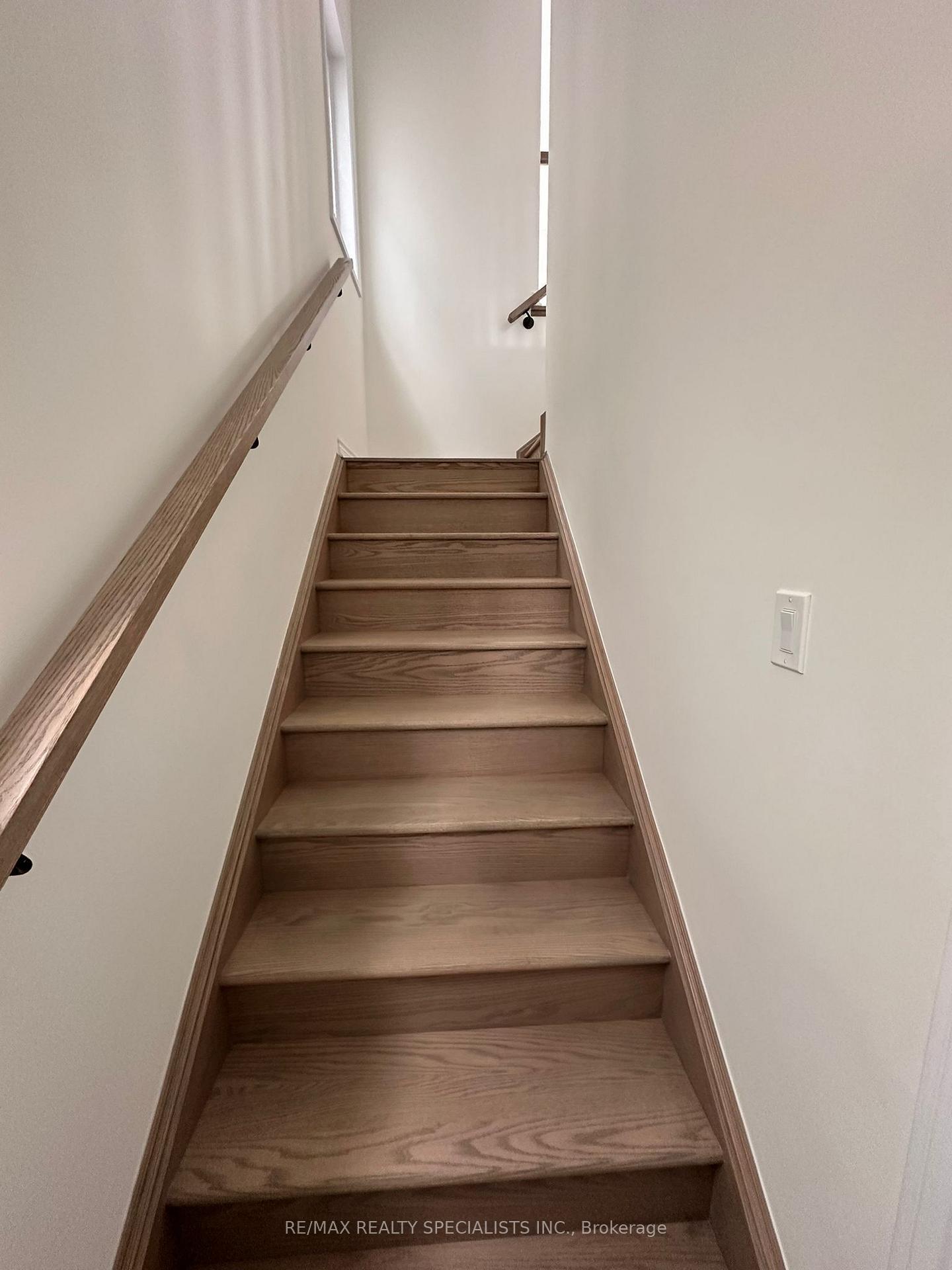 Photo 5 of Unit UPPER, 26 Thornbird Crescent, Brampton, Northwest Brampton — HOMEH