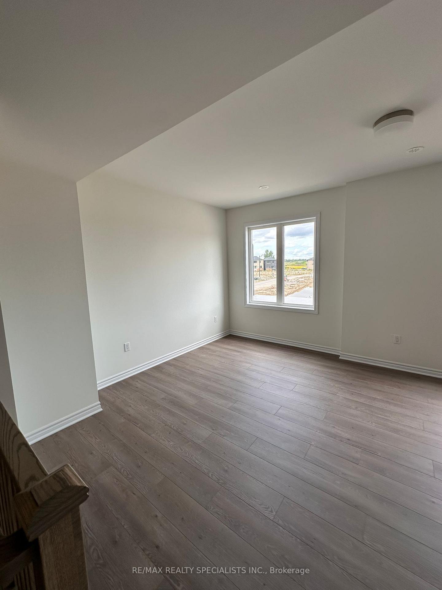 Photo 7 of Unit UPPER, 26 Thornbird Crescent, Brampton, Northwest Brampton — HOMEH