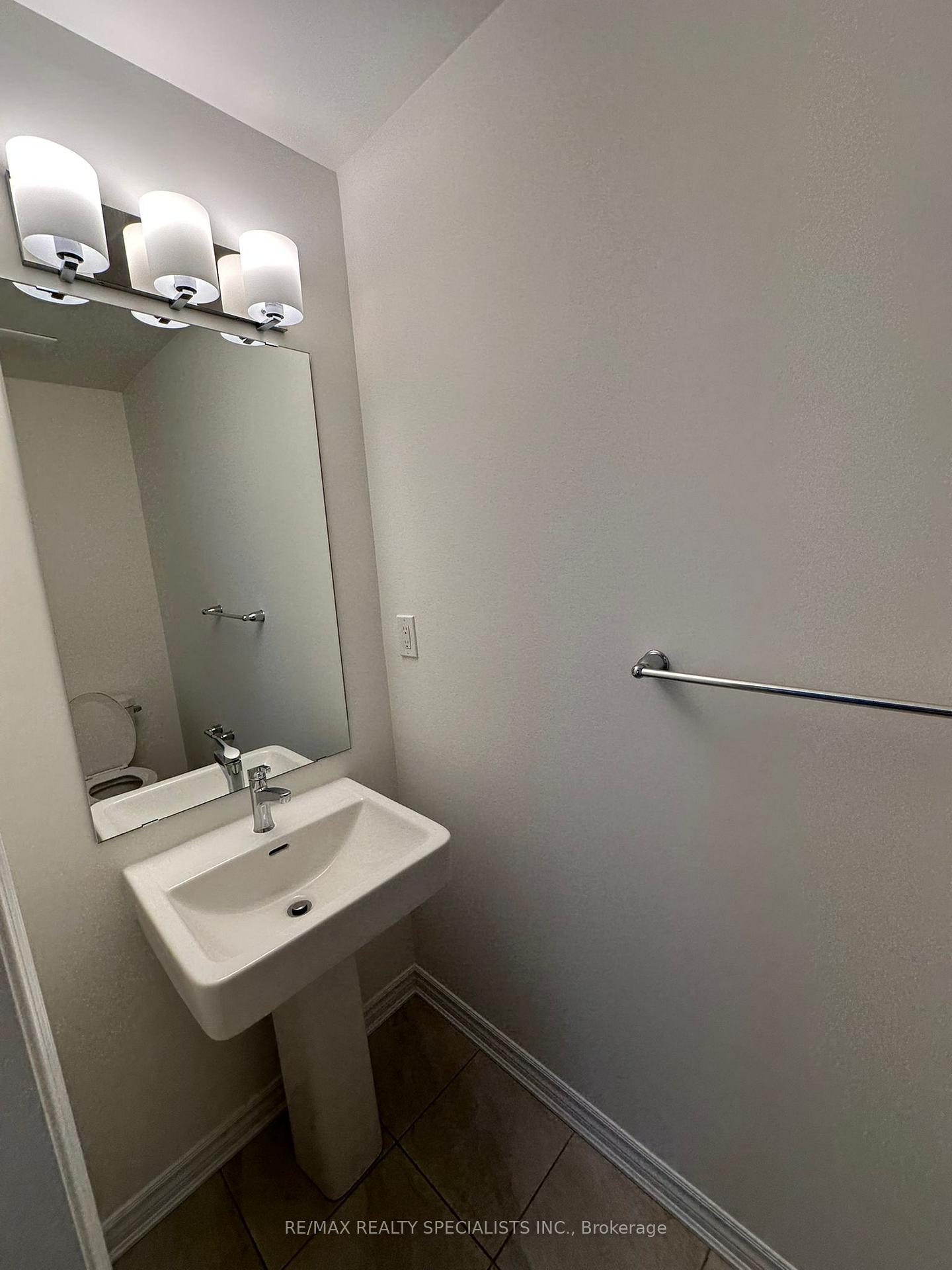 Photo 13 of Unit UPPER, 26 Thornbird Crescent, Brampton, Northwest Brampton — HOMEH