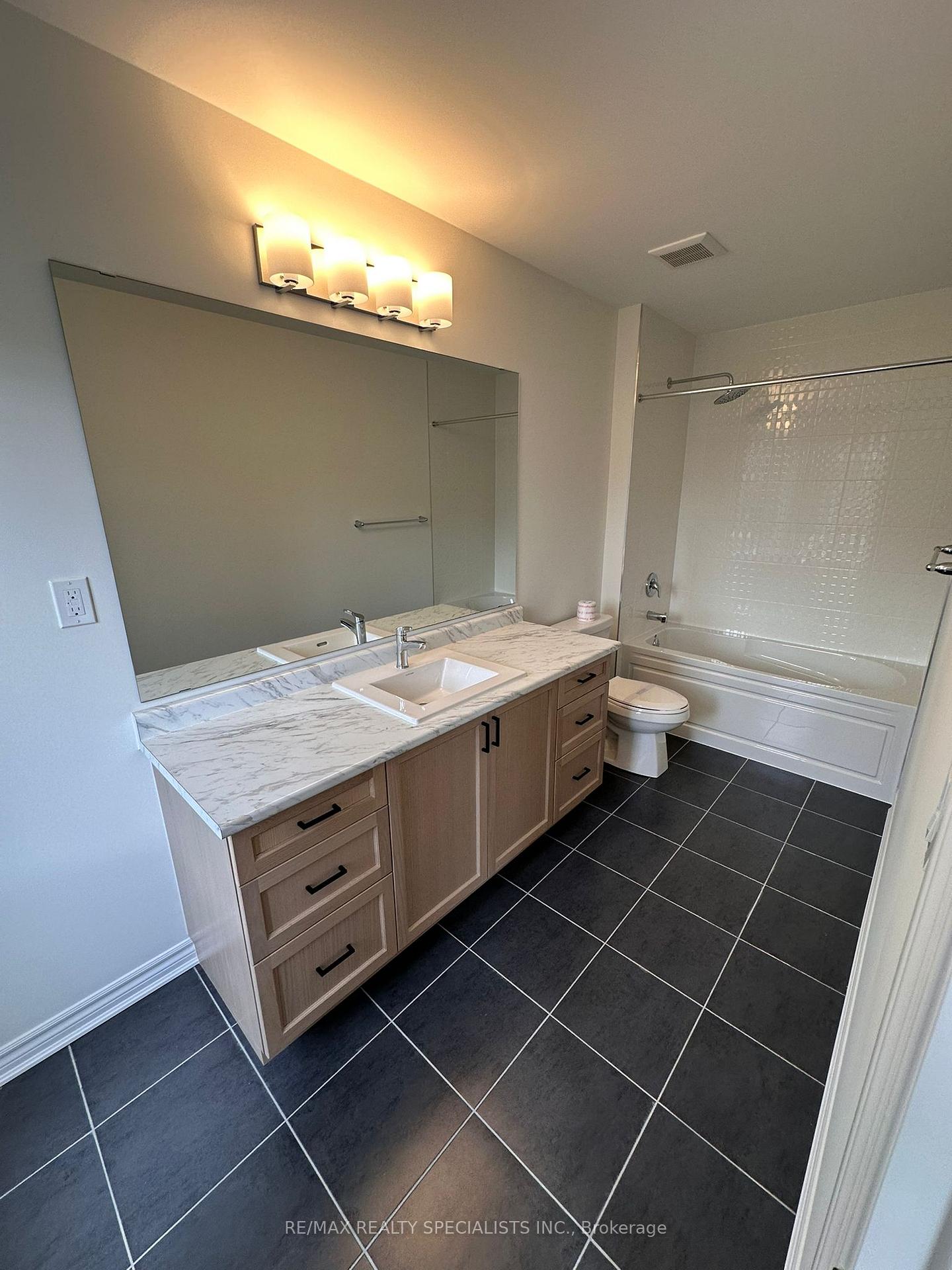 Photo 24 of Unit UPPER, 26 Thornbird Crescent, Brampton, Northwest Brampton — HOMEH
