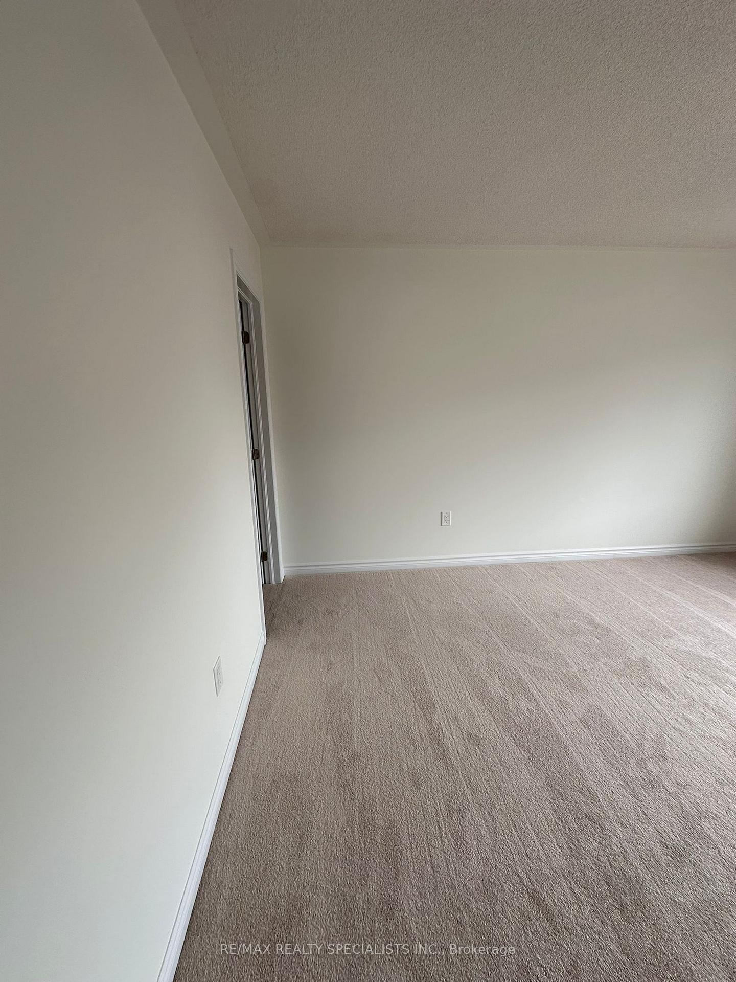 Photo 27 of Unit UPPER, 26 Thornbird Crescent, Brampton, Northwest Brampton — HOMEH