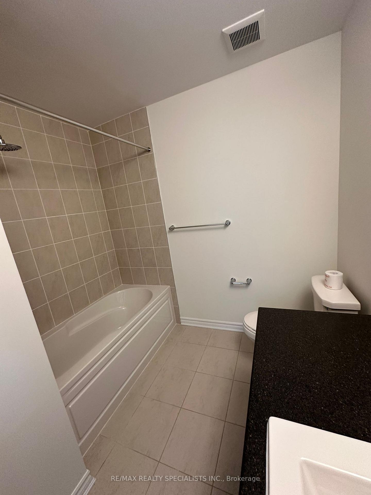 Photo 29 of Unit UPPER, 26 Thornbird Crescent, Brampton, Northwest Brampton — HOMEH