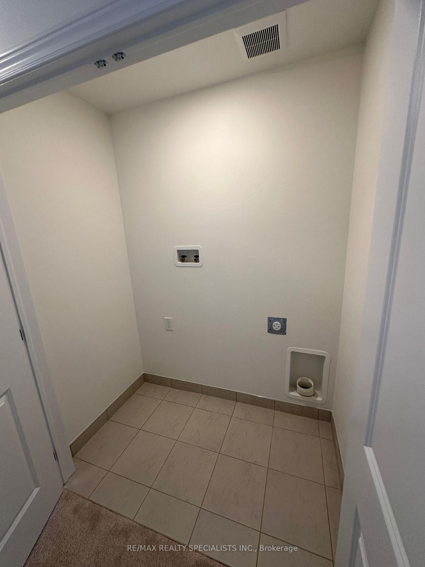 Photo 33 of Unit UPPER, 26 Thornbird Crescent, Brampton, Northwest Brampton — HOMEH