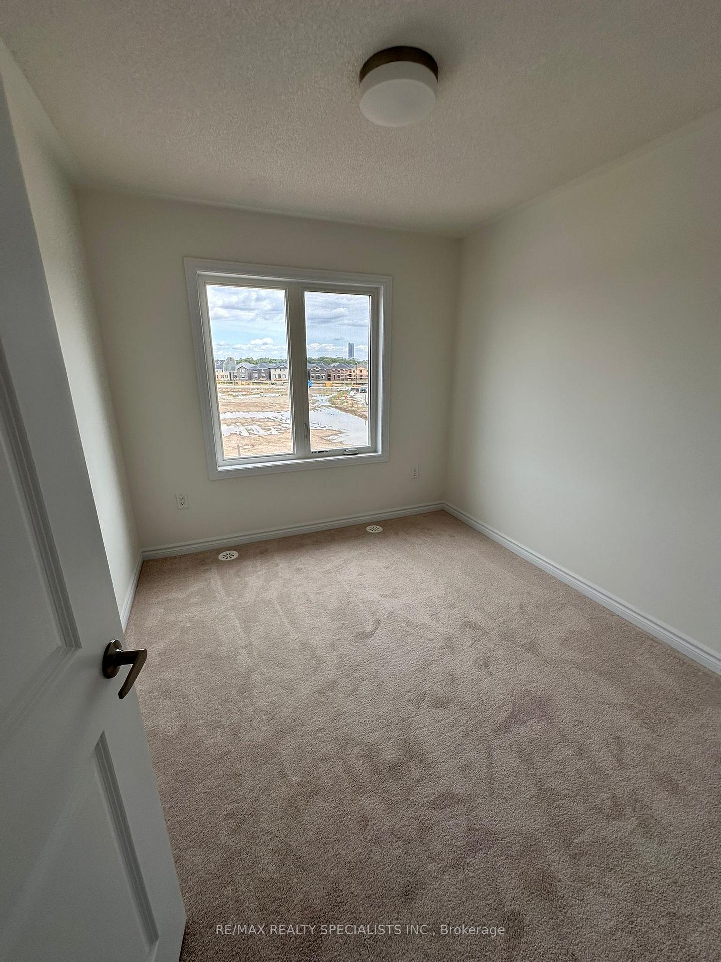 Photo 35 of Unit UPPER, 26 Thornbird Crescent, Brampton, Northwest Brampton — HOMEH