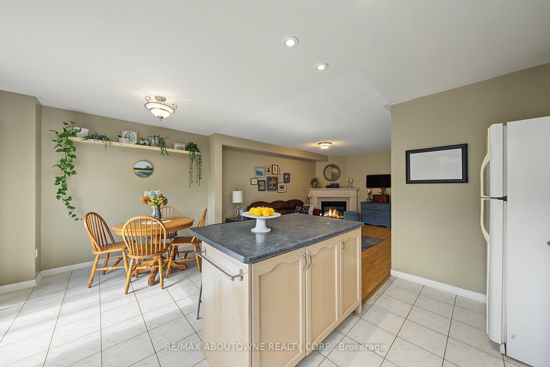 Photo 5 of 5110 Falconcrest Drive, Burlington, Uptown — HOMEH