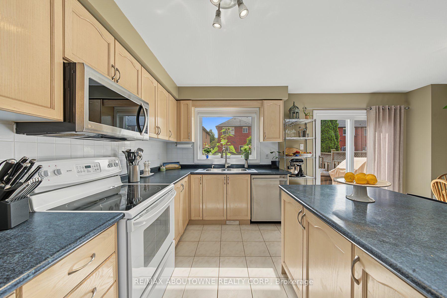 Photo 9 of 5110 Falconcrest Drive, Burlington, Uptown — HOMEH