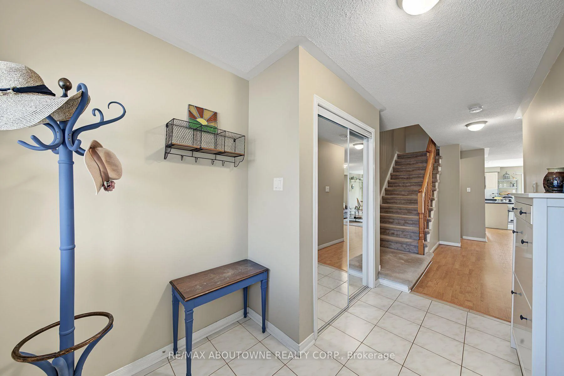 Photo 8 of 5110 Falconcrest Drive, Burlington, Uptown — HOMEH