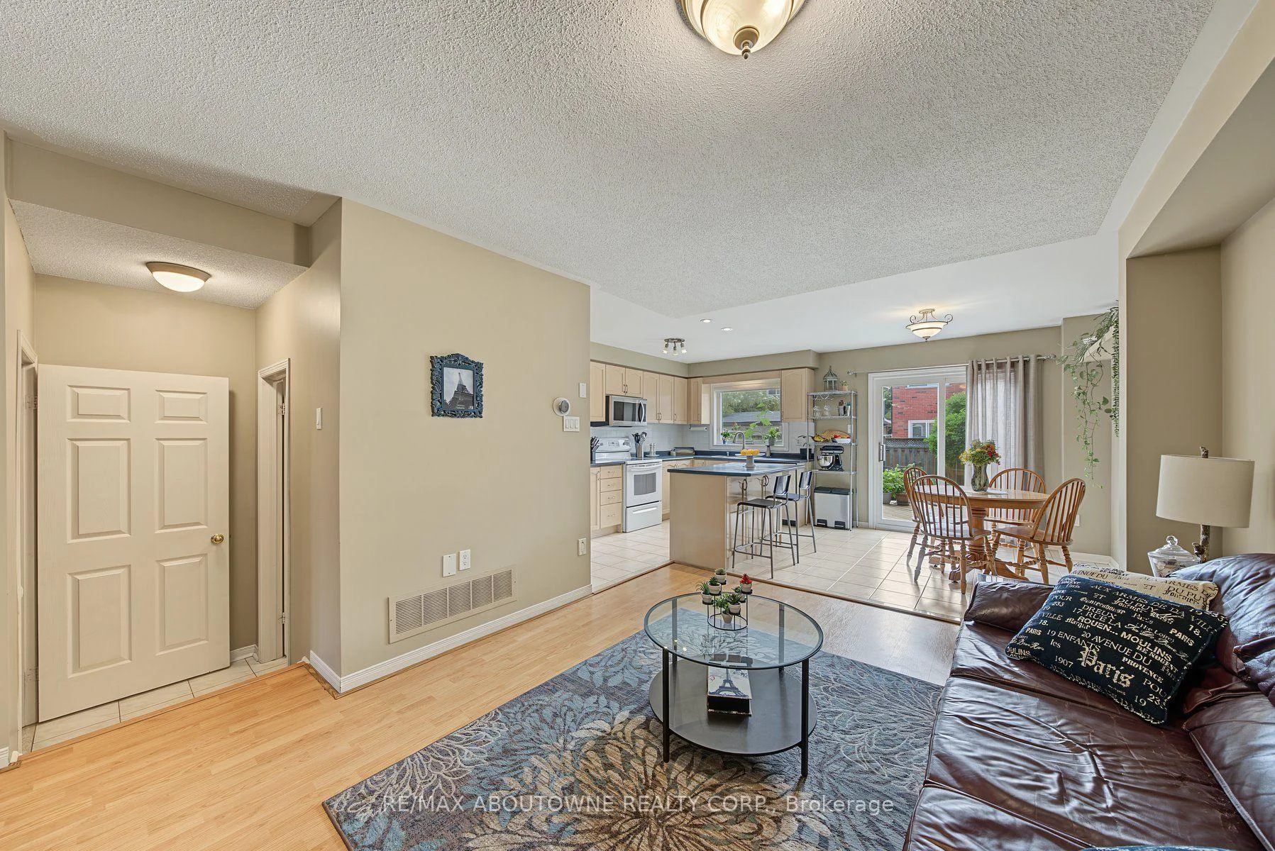 Photo 11 of 5110 Falconcrest Drive, Burlington, Uptown — HOMEH