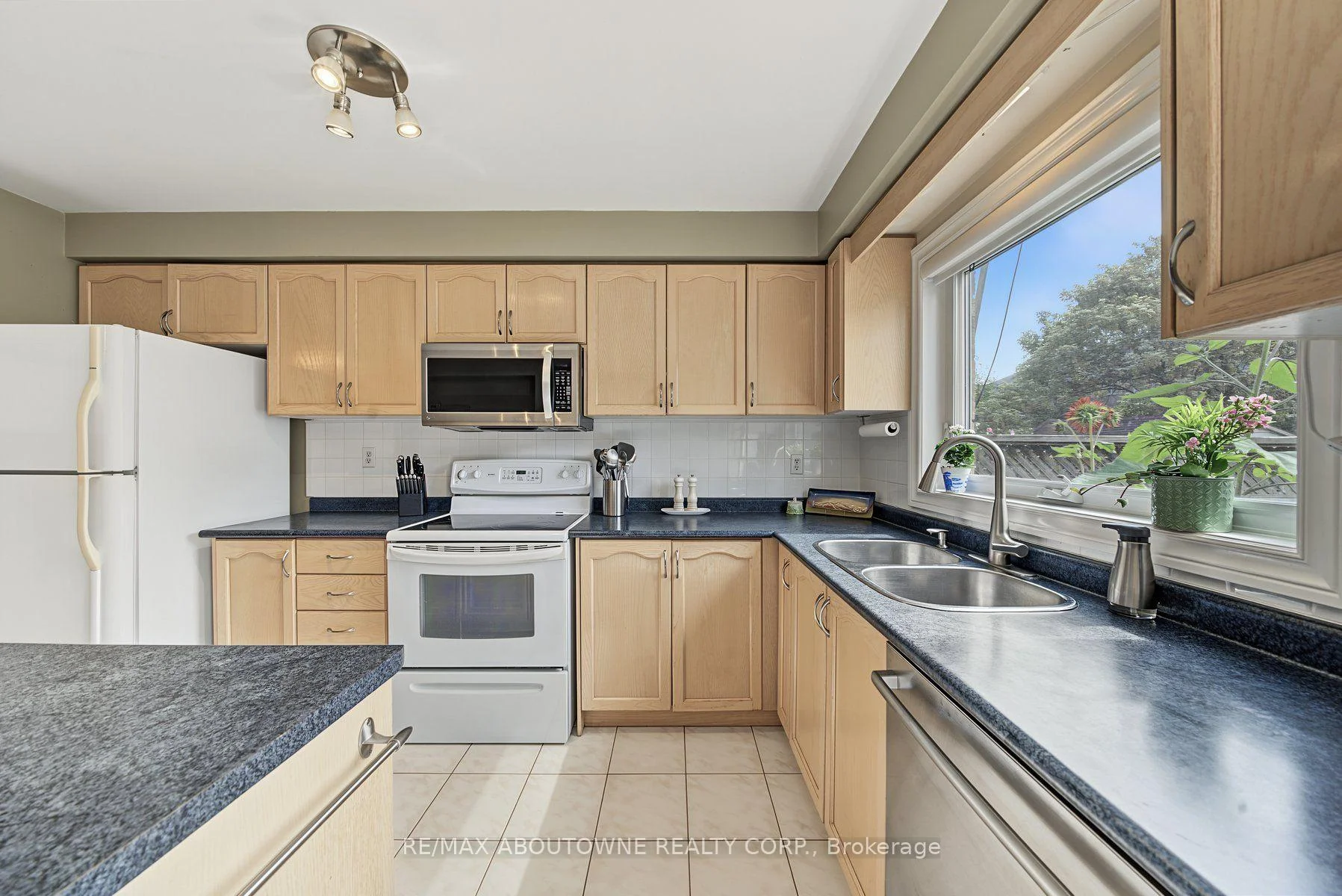 Photo 40 of 5110 Falconcrest Drive, Burlington, Uptown — HOMEH