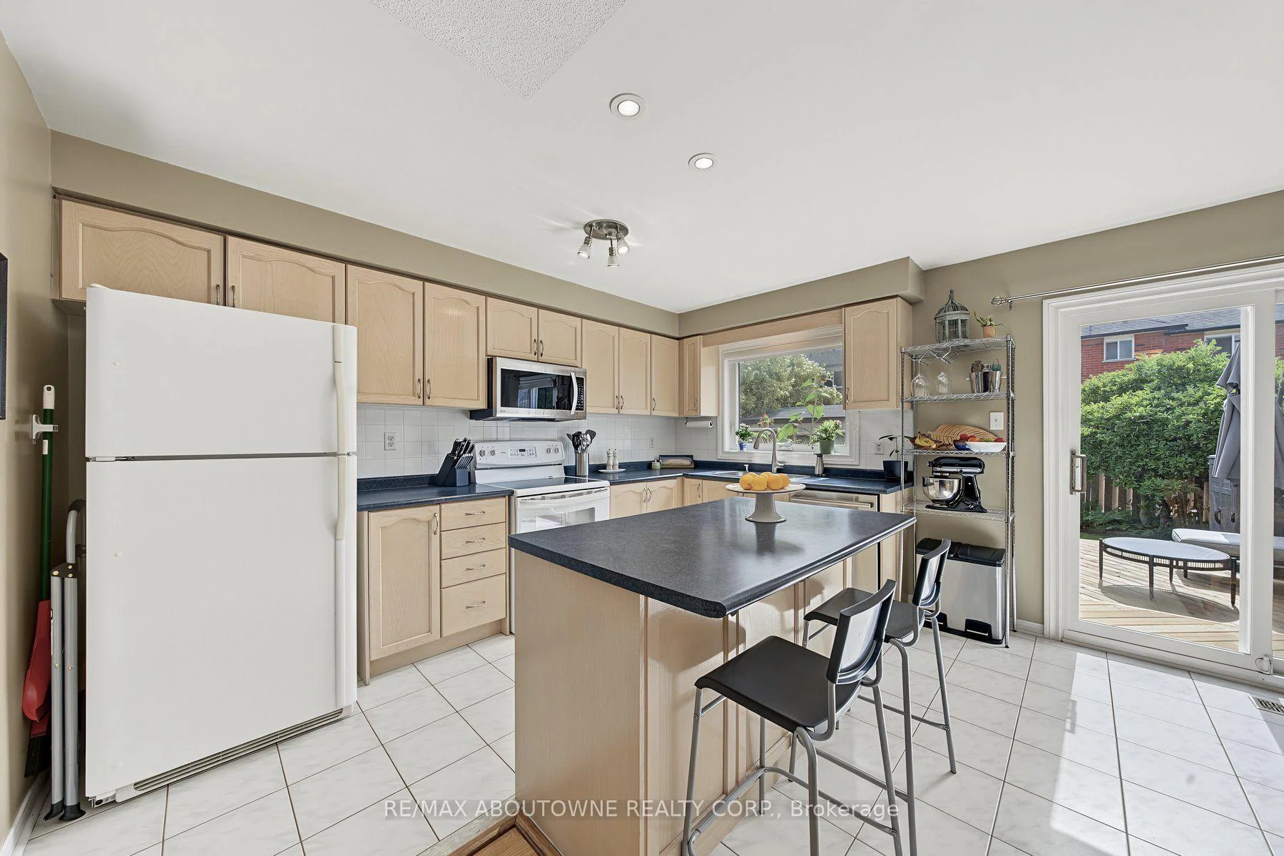 Photo 47 of 5110 Falconcrest Drive, Burlington, Uptown — HOMEH