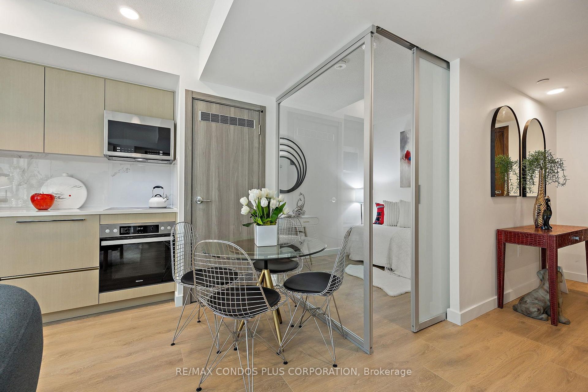 Photo 3 of Unit 810, 38 Widmer Street, Toronto, Waterfront Communities — HOMEH