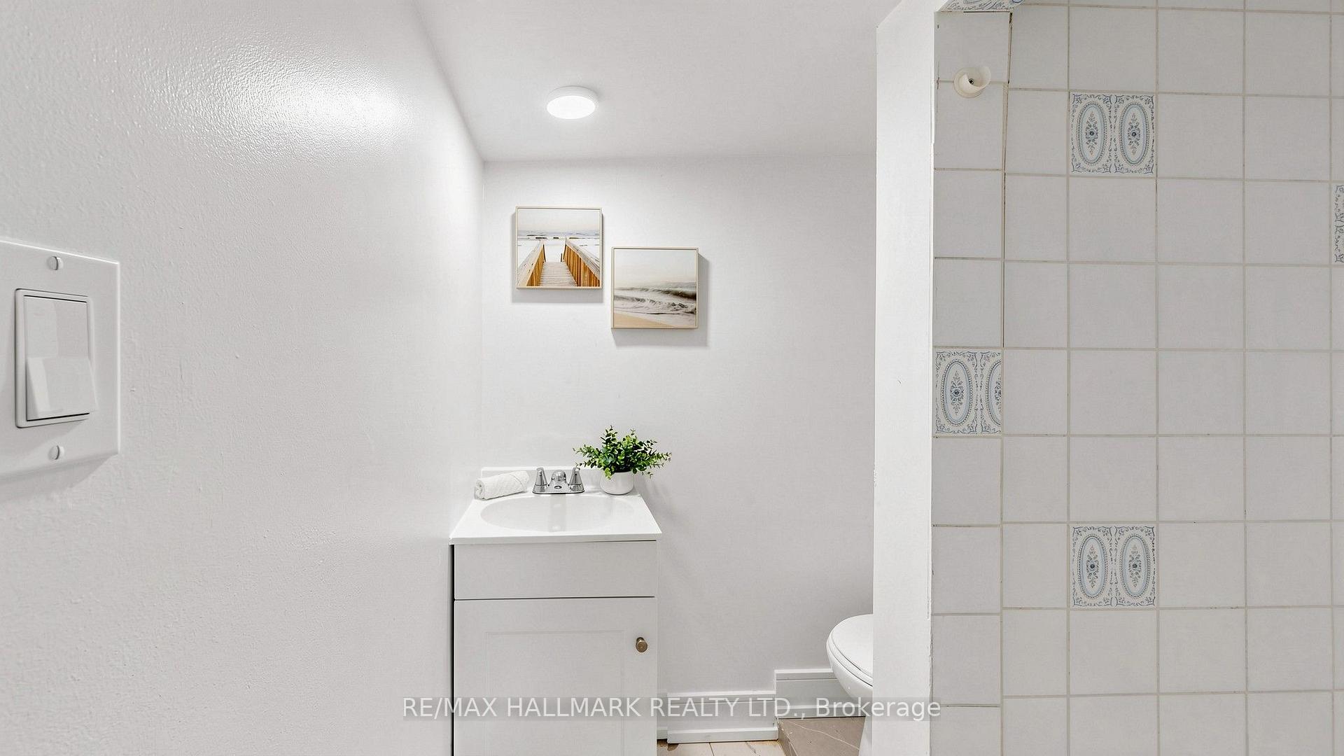 Photo 21 of 16 Queensdale Avenue, Toronto, Danforth Village-East York — HOMEH
