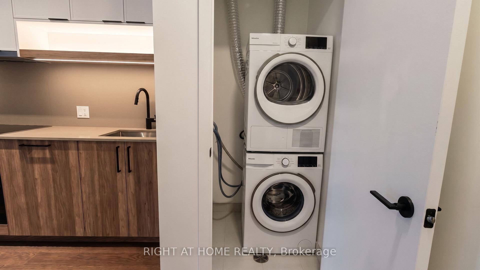 Photo 4 of Unit 203, 91 Montclair Avenue, Toronto, Forest Hill South — HOMEH