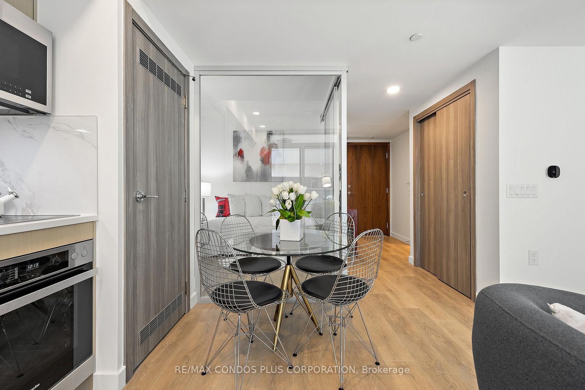 Photo 4 of Unit 810, 38 Widmer Street, Toronto, Waterfront Communities — HOMEH