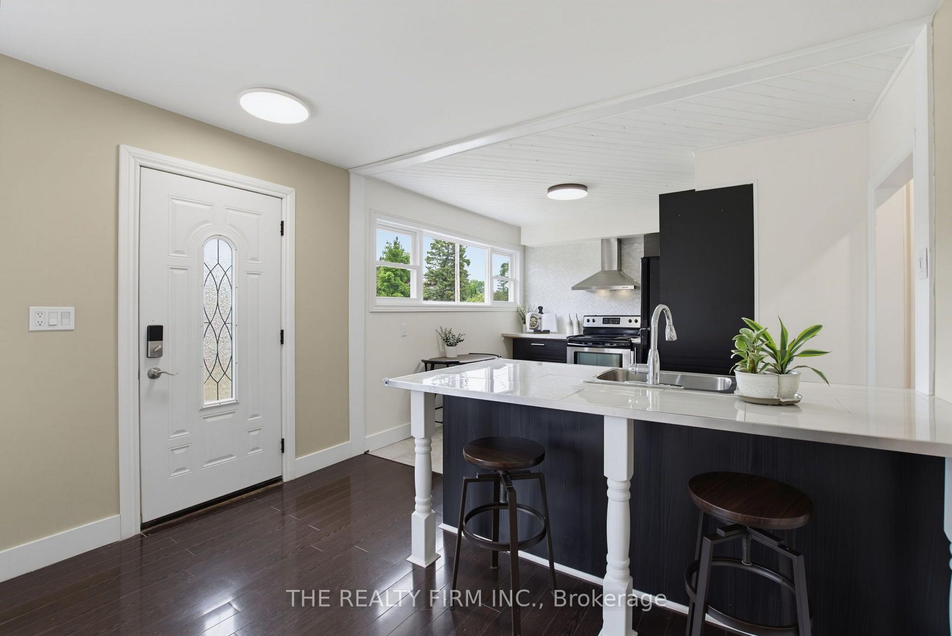 Photo 3 of 190 Vancouver Street, London, East H — HOMEH