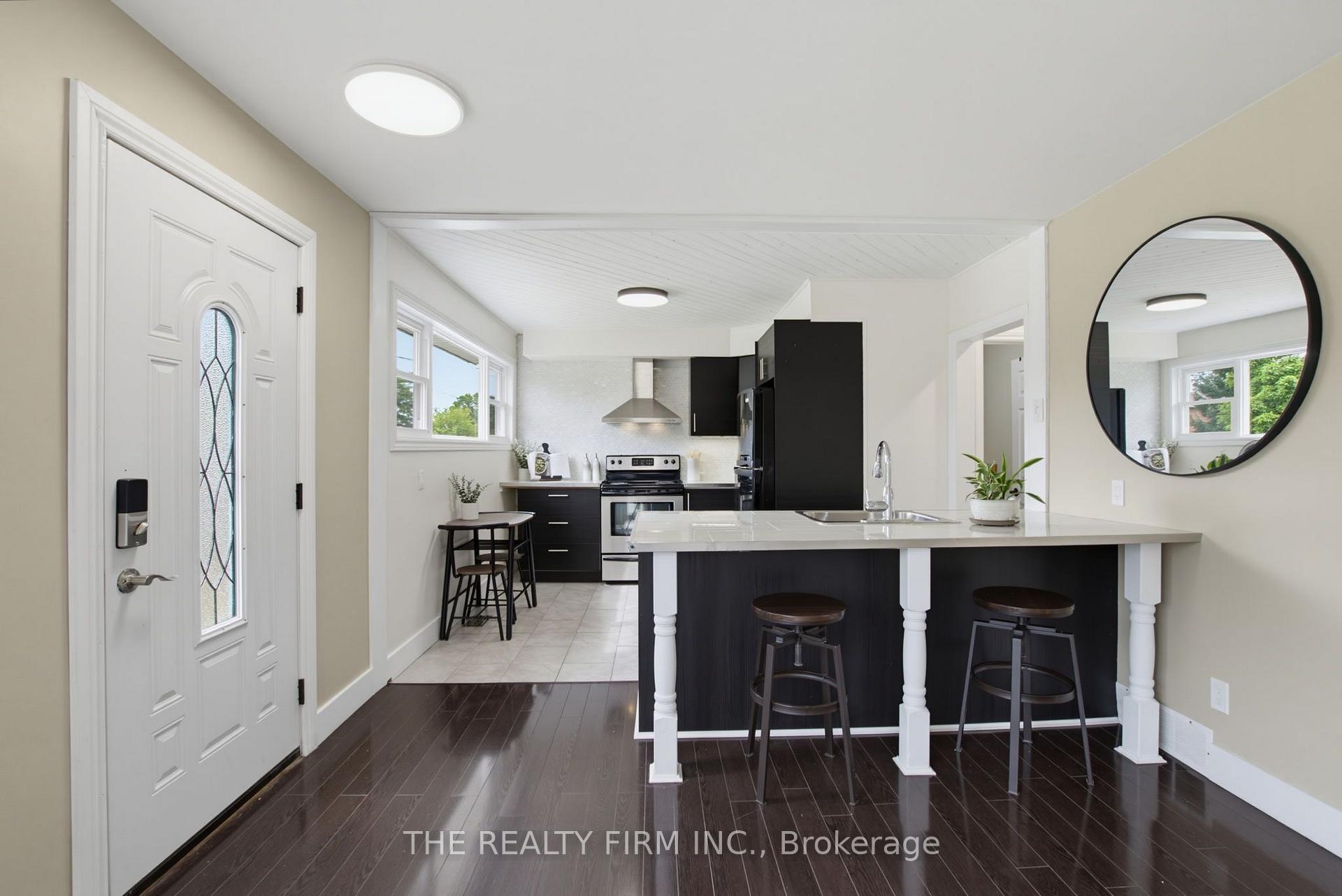 Photo 4 of 190 Vancouver Street, London, East H — HOMEH