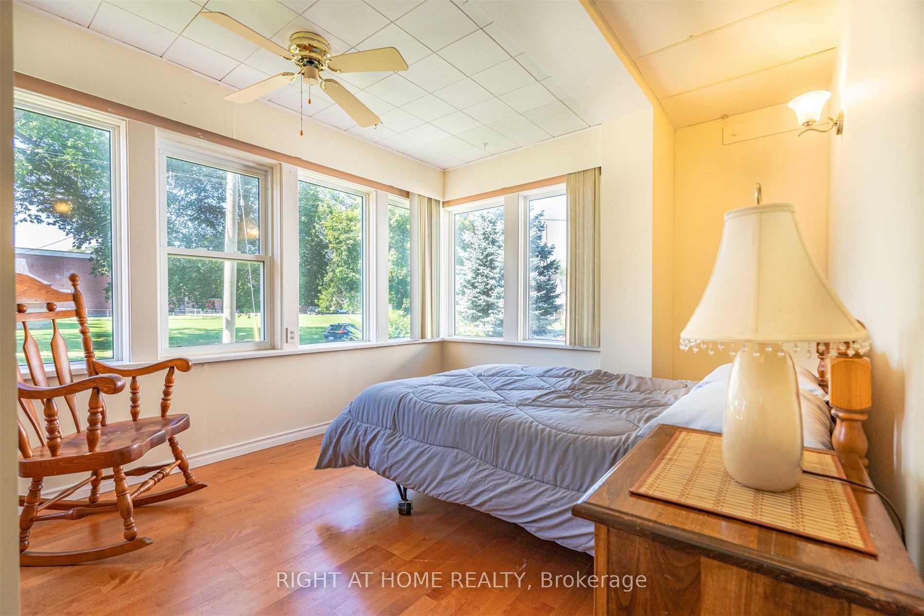 Photo 1 of 4717 Epworth Circle, Niagara Falls, Downtown — HOMEH