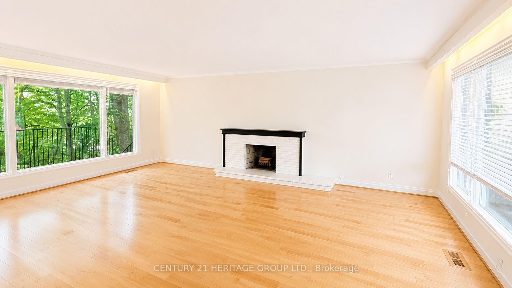 Photo 10 of Unit Main, 17 Hi Mount Drive, North York, Bayview Village — HOMEH