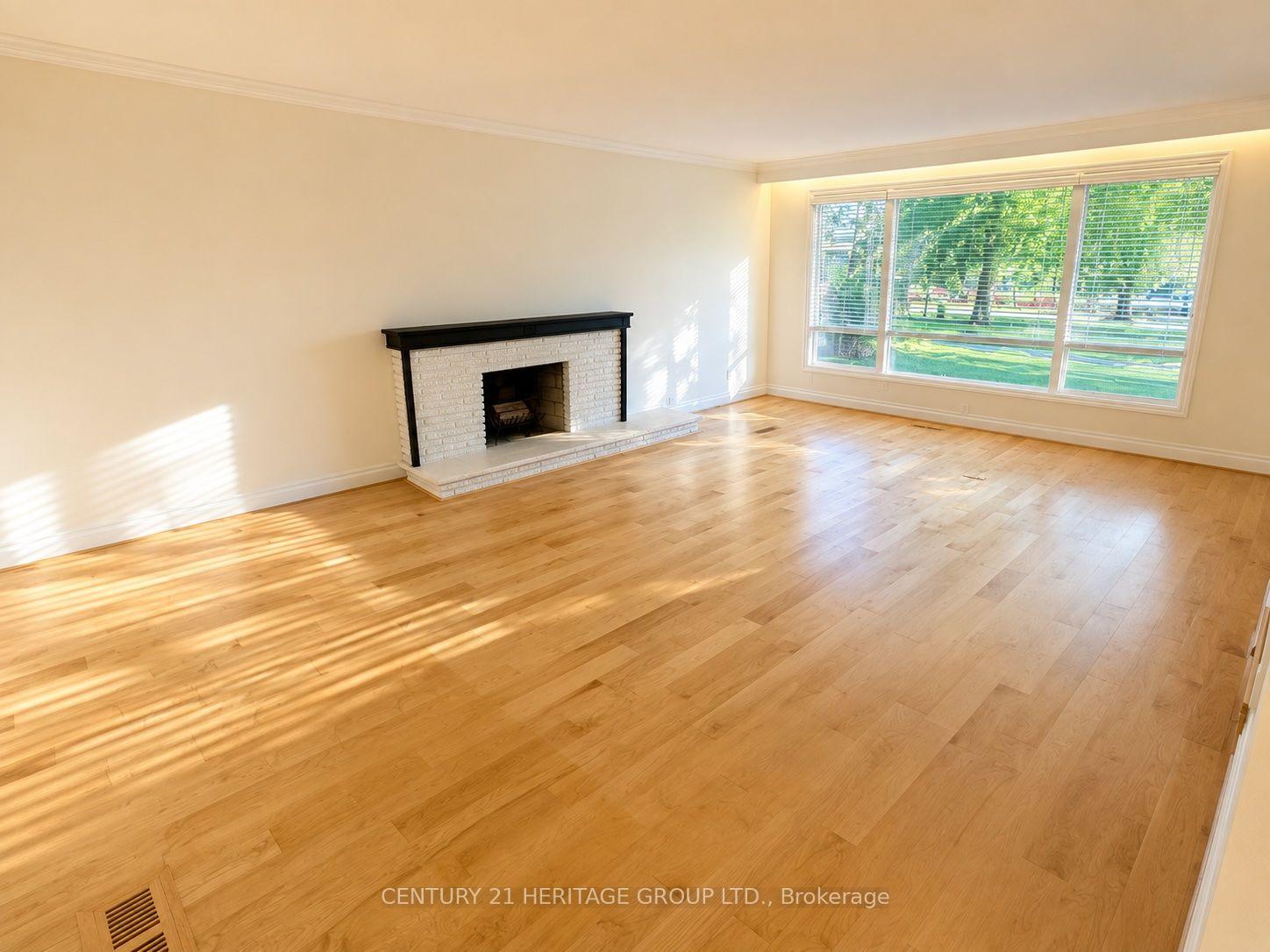 Photo 12 of Unit Main, 17 Hi Mount Drive, North York, Bayview Village — HOMEH