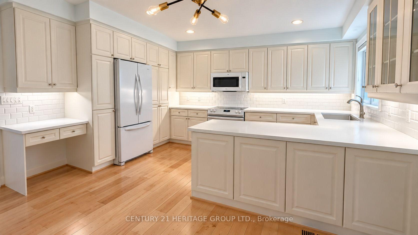 Photo 23 of Unit Main, 17 Hi Mount Drive, North York, Bayview Village — HOMEH