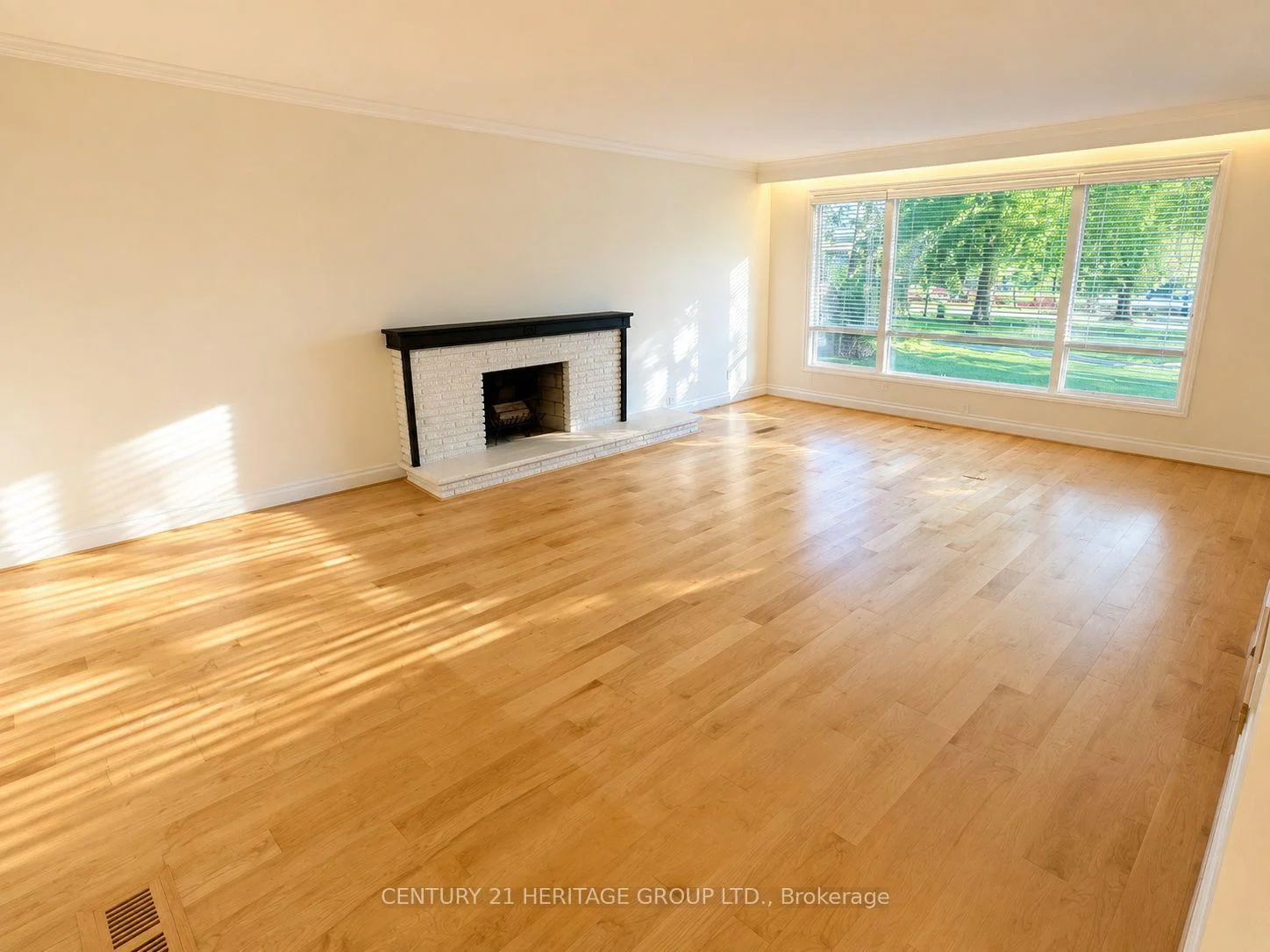 Photo 7 of Unit Main, 17 Hi Mount Drive, North York, Bayview Village — HOMEH