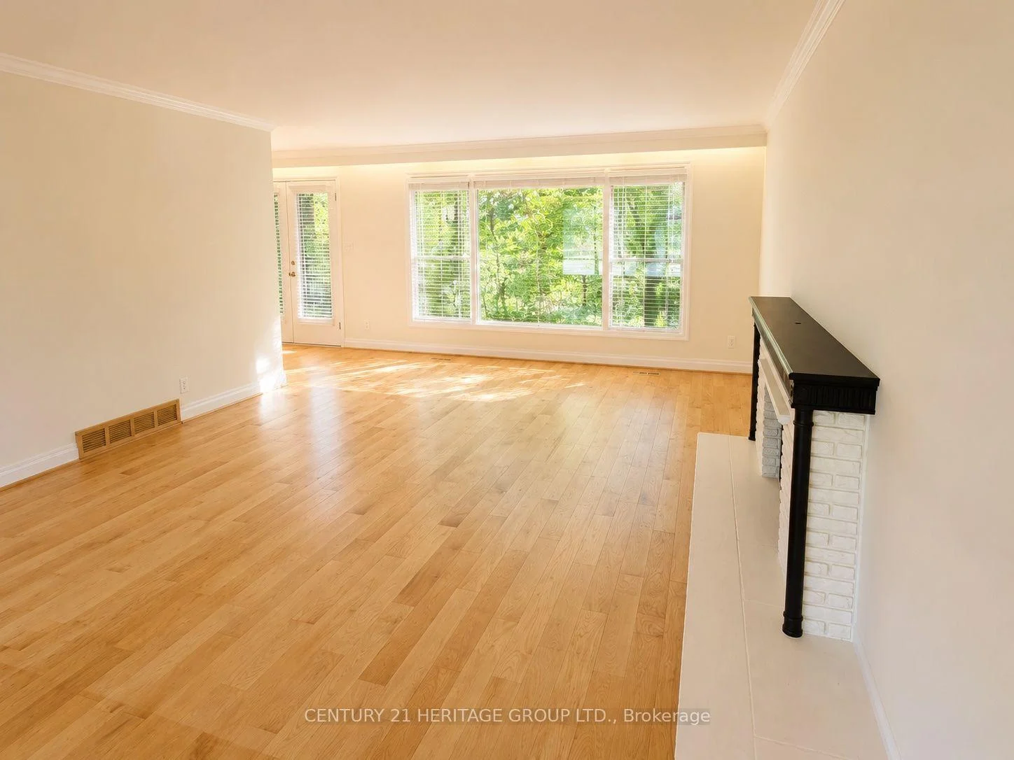Photo 11 of Unit Main, 17 Hi Mount Drive, North York, Bayview Village — HOMEH