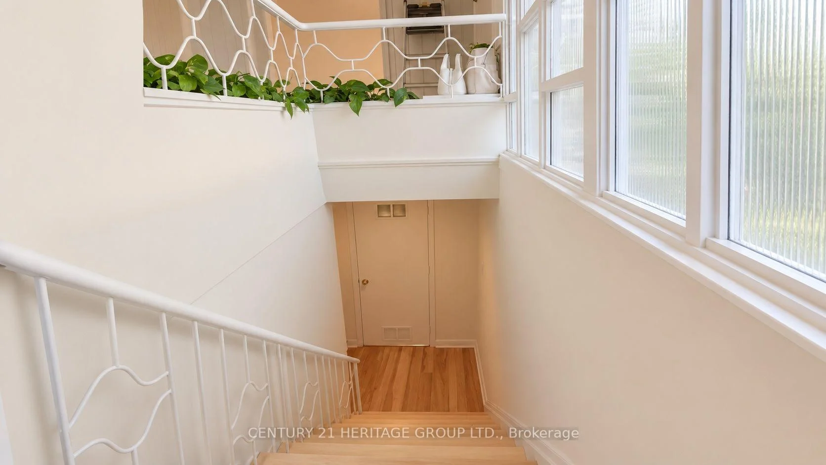Photo 27 of Unit Main, 17 Hi Mount Drive, North York, Bayview Village — HOMEH