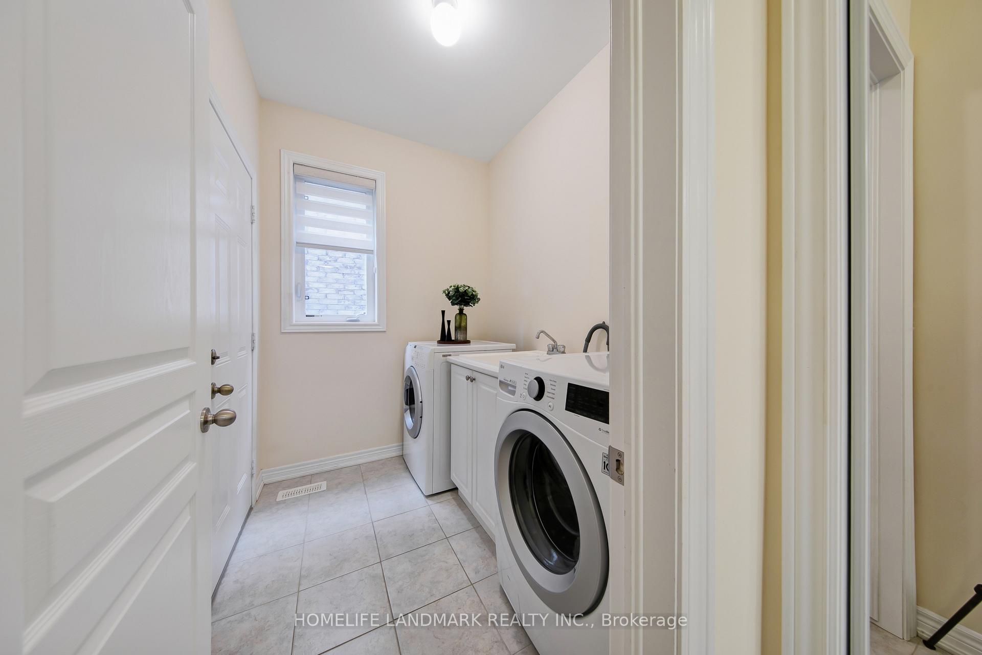 Photo 19 of 68 Grandell Drive, Hamilton, Meadowlands — HOMEH
